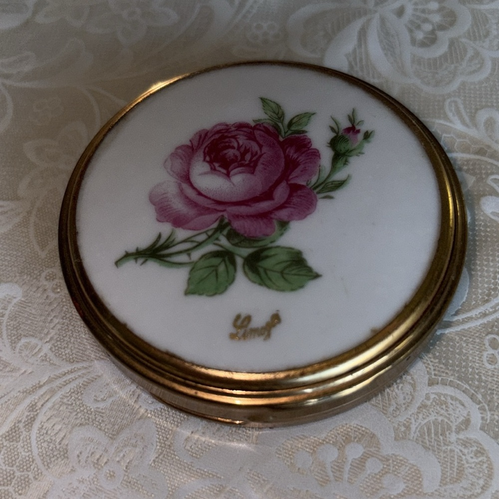 VTG. Limoges White porcelain in gt case. Motif Pink Rose and green leaves $45 - Picture 5 of 7